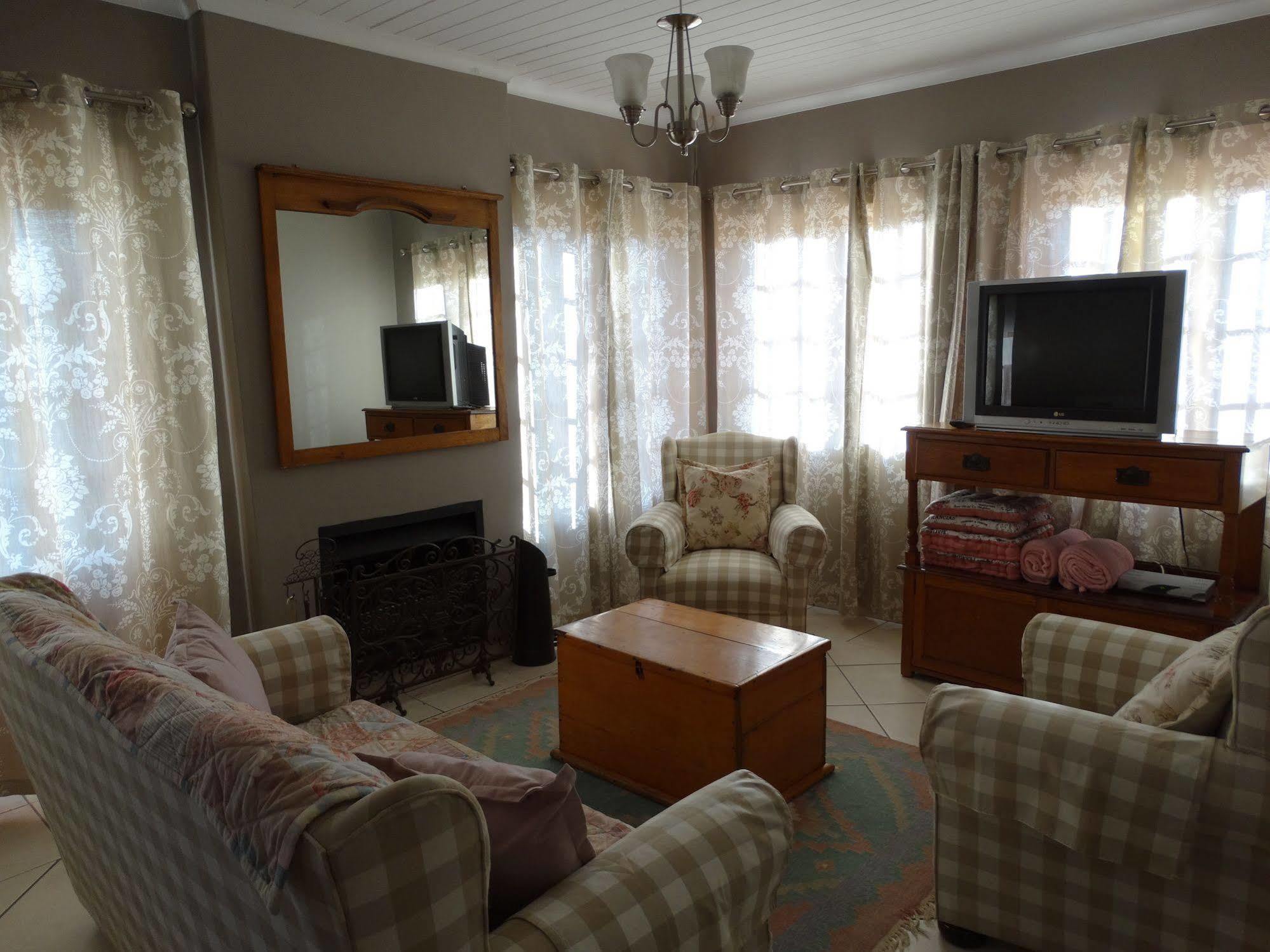 By The Way Guesthouse Clarens Extérieur photo